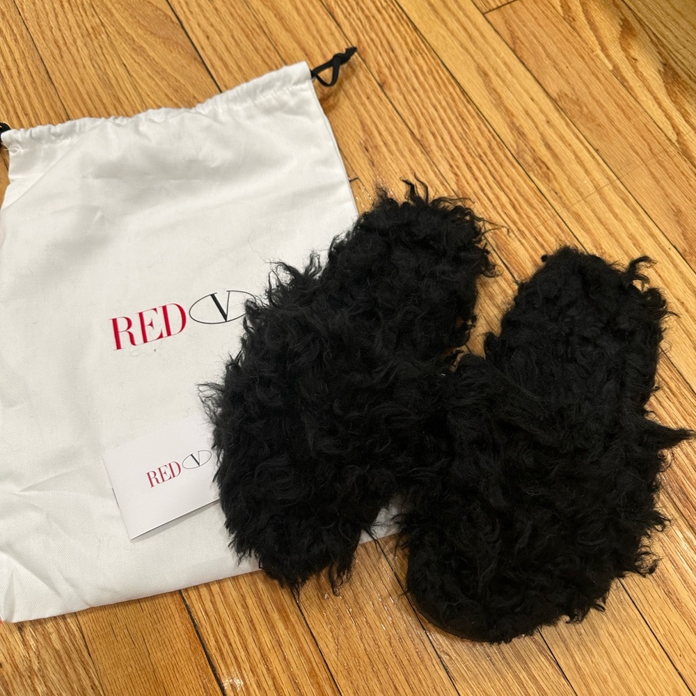 NWT Red Valentino fur sandals